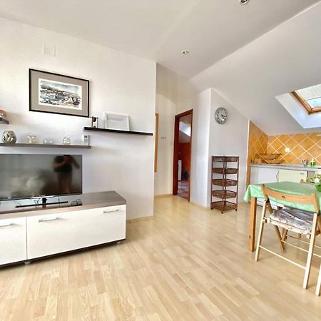 Family Apartments Viva Close To The Beach Krk Town Dış mekan fotoğraf