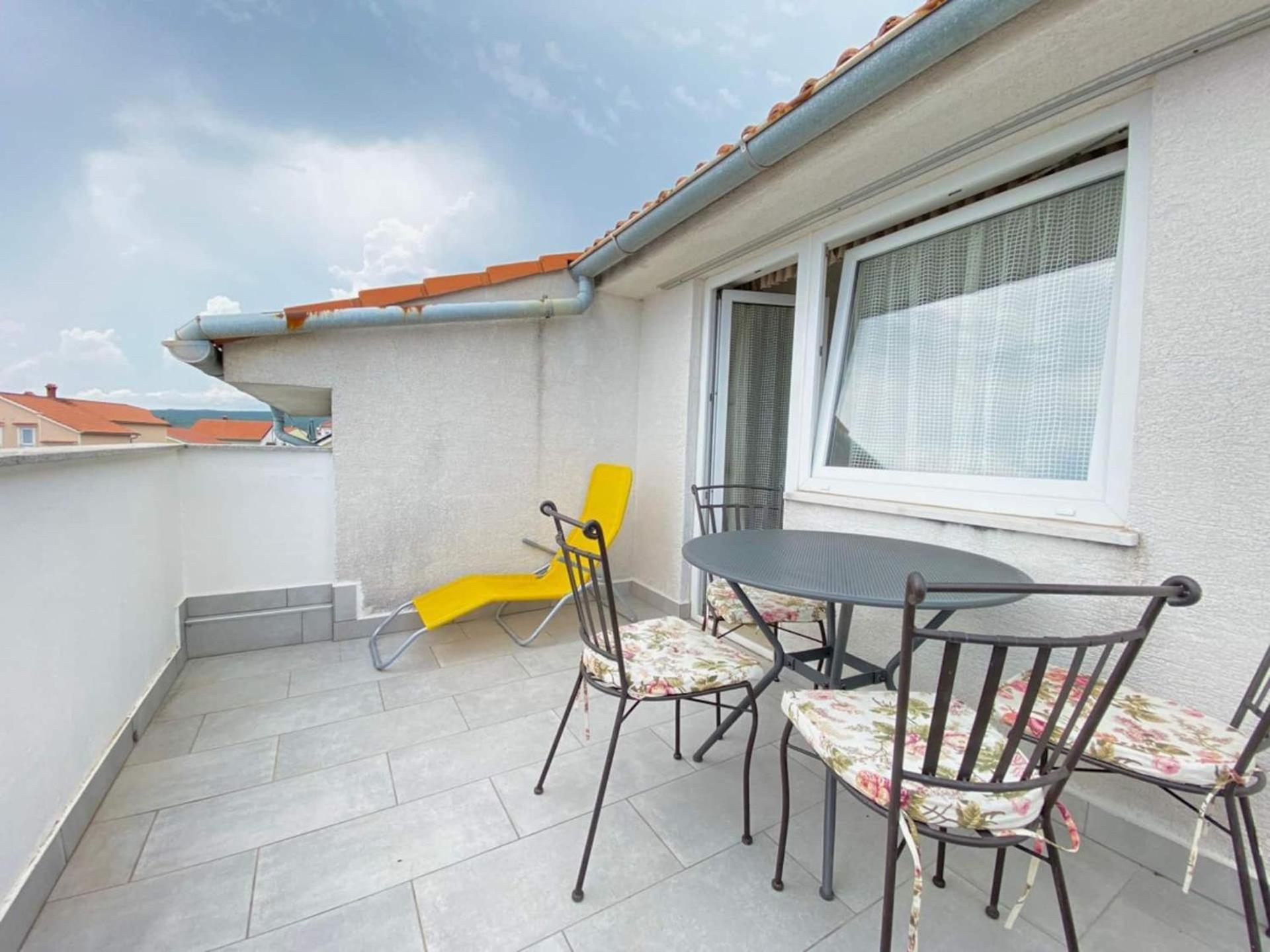 Family Apartments Viva Close To The Beach Krk Town Dış mekan fotoğraf