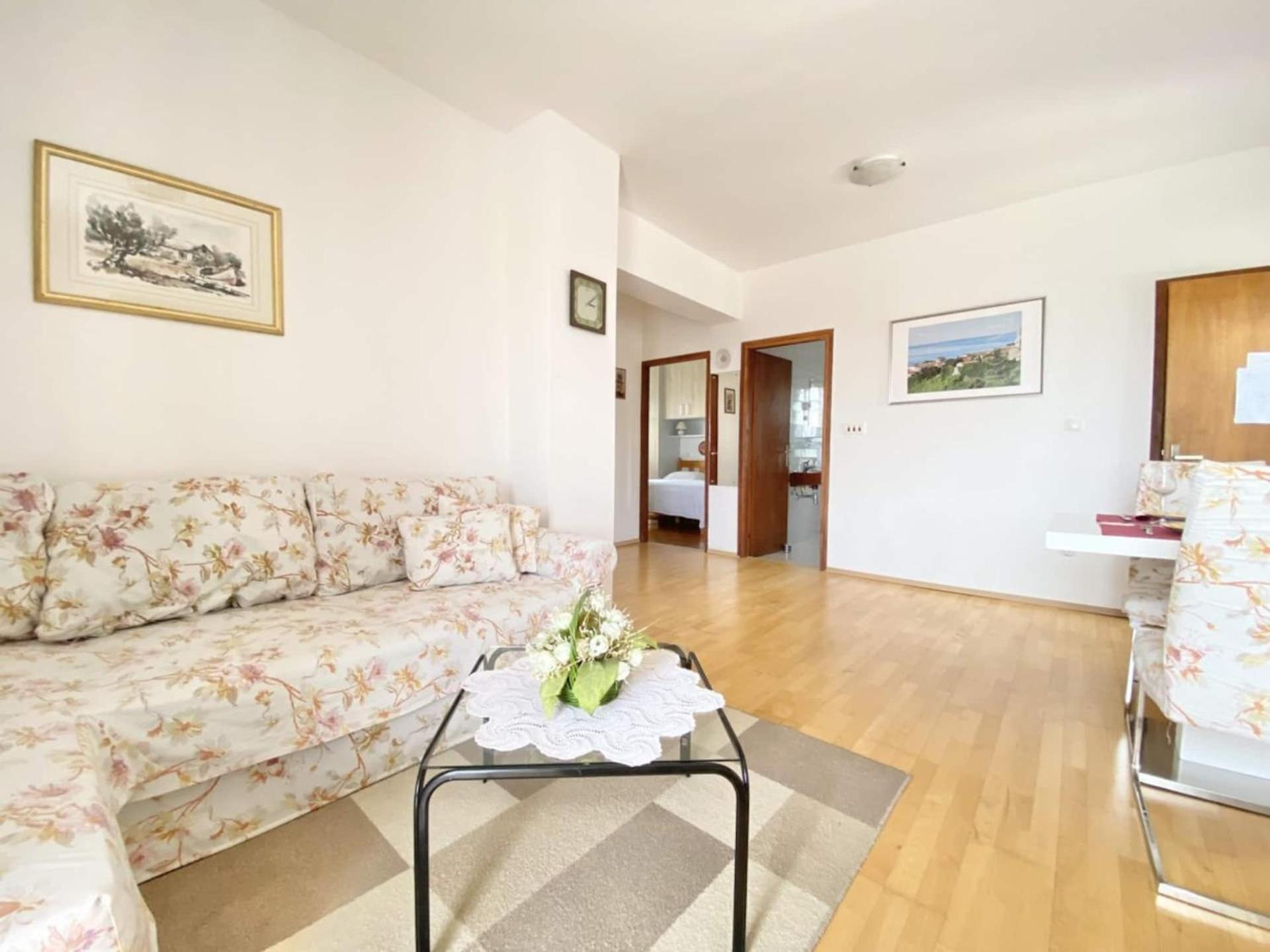 Family Apartments Viva Close To The Beach Krk Town Dış mekan fotoğraf