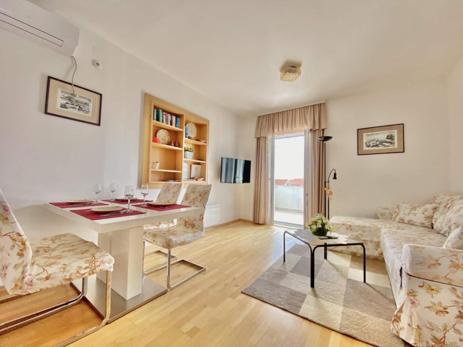 Family Apartments Viva Close To The Beach Krk Town Dış mekan fotoğraf